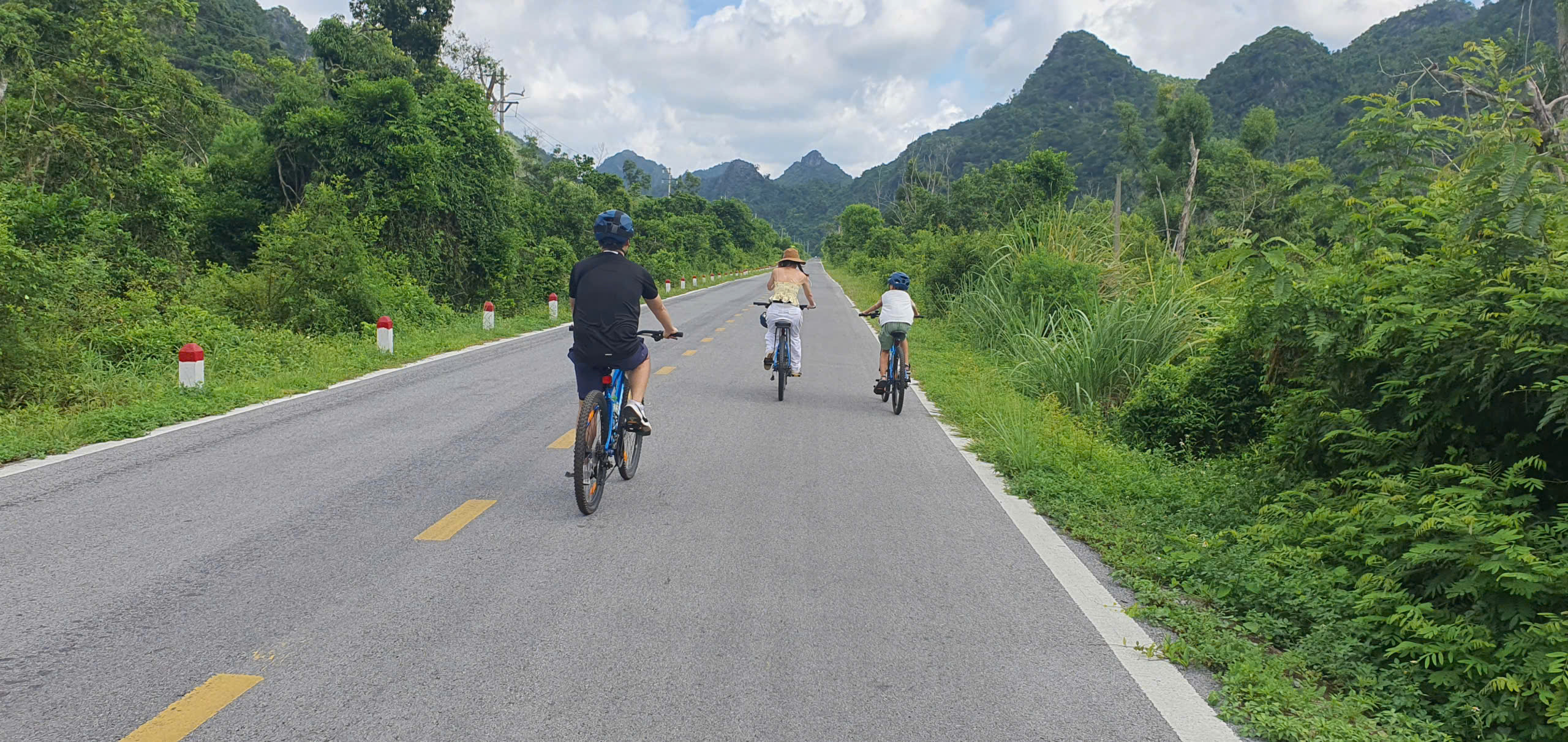 Cycling in Cat Ba